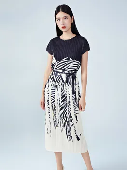 2023 нова лятна пола на жените с кръгло деколте, къс ръкав и принтом средна дължина, елегантно бельо плиссированное рокля Miyake